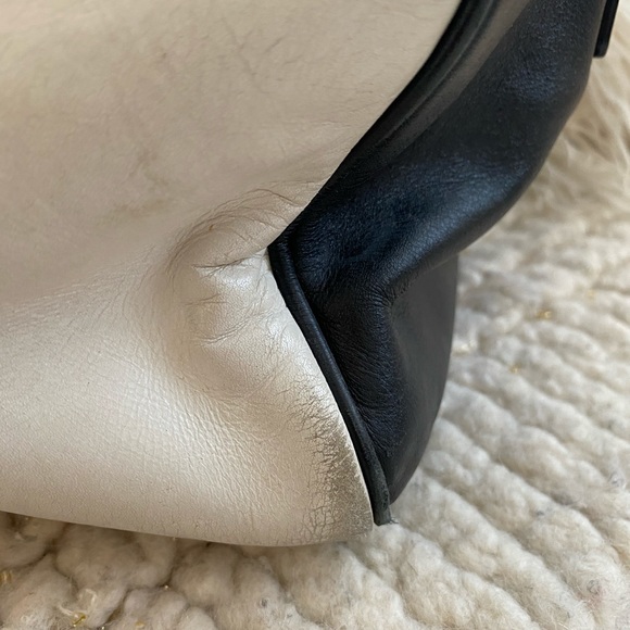 Saint Laurent Classic Duffle 6 Black/White Handbag - Picture 7 of 8